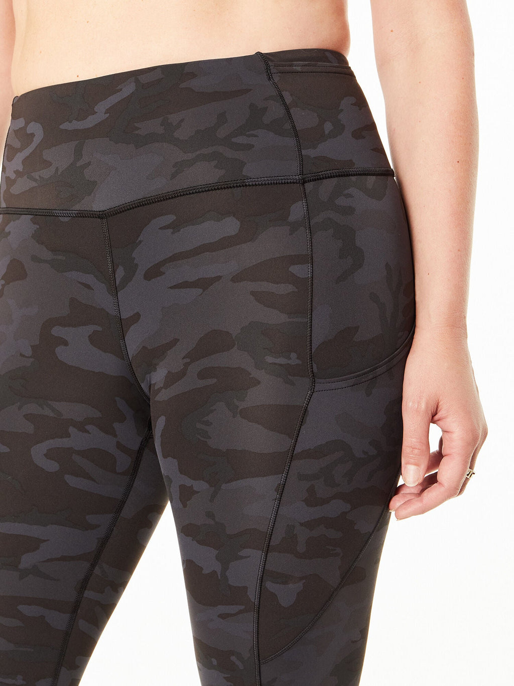Fast and Free 25" Tight Camo